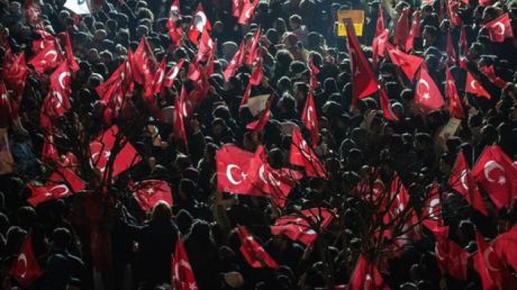 Thousands Demonstrate Against Istanbul Mayor's Arrest