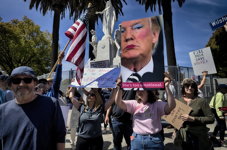 Liberal organization cautions Democratic leaders on their approach to combating Trump