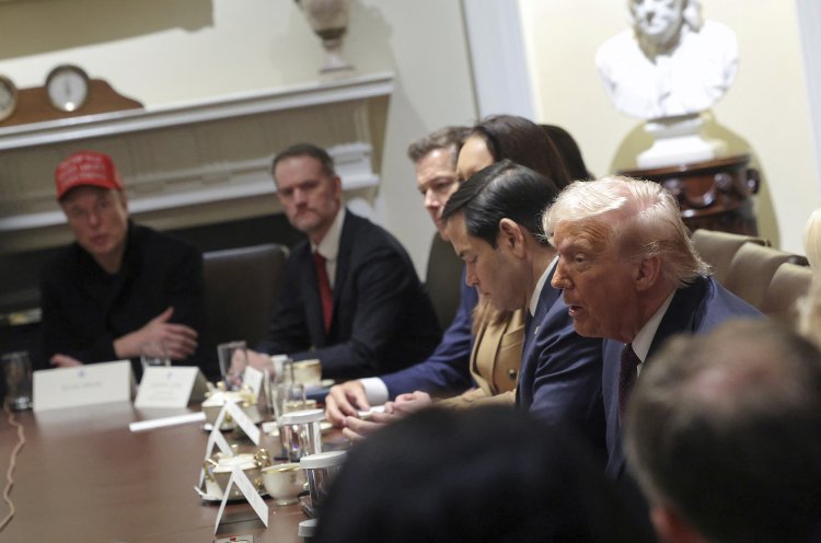 Dems Fume Over Strategy Group Chat; Contemplating Effective Ways to Counter GOP Remains Unclear.