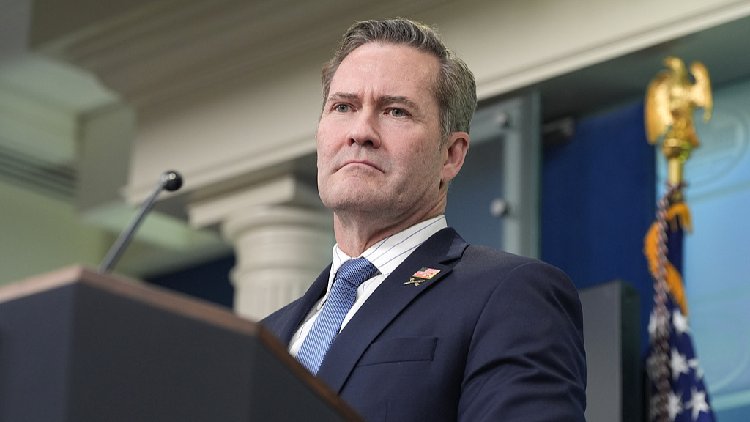 Waltz Accepts Blame for Yemen Conversation Leak, Trump Minimizes Significance