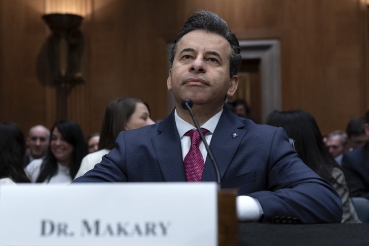 New FDA Commissioner Agreed to Replace Top Vaccine Regulator Following Private Swearing-In Ceremony