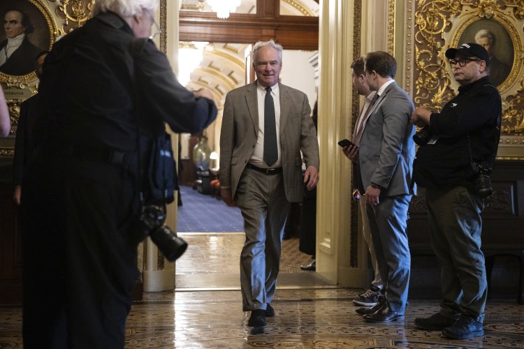Senate Republicans defy Trump, align with Democrats to oppose Canada tariffs