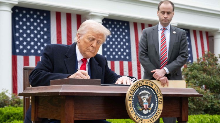 Experts Say U.S. 'will shoot itself in the foot' Because of Tariff Fixation