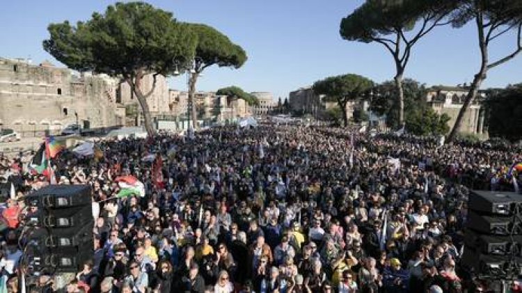 Thousands Rally in Rome to Protest Against EU Rearmament