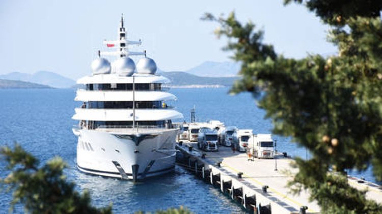 Royal Navy Expresses Concern Over Formidable Russian Superyachts – Times