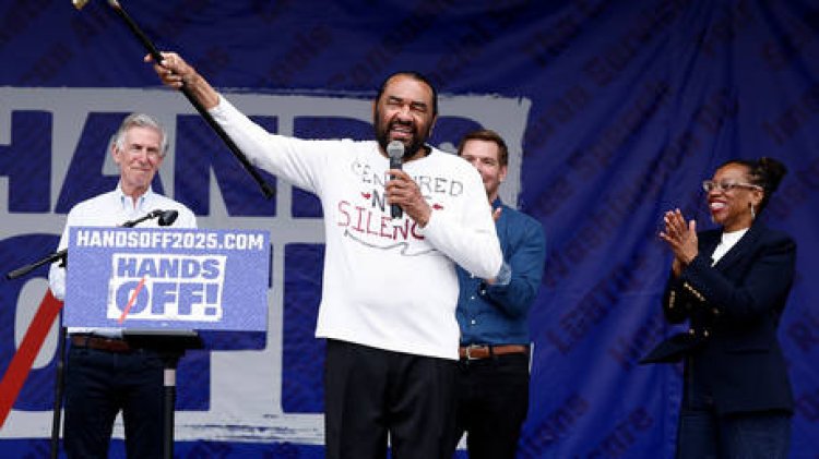 US Democrat advocates for the impeachment of "Goliath" Trump
