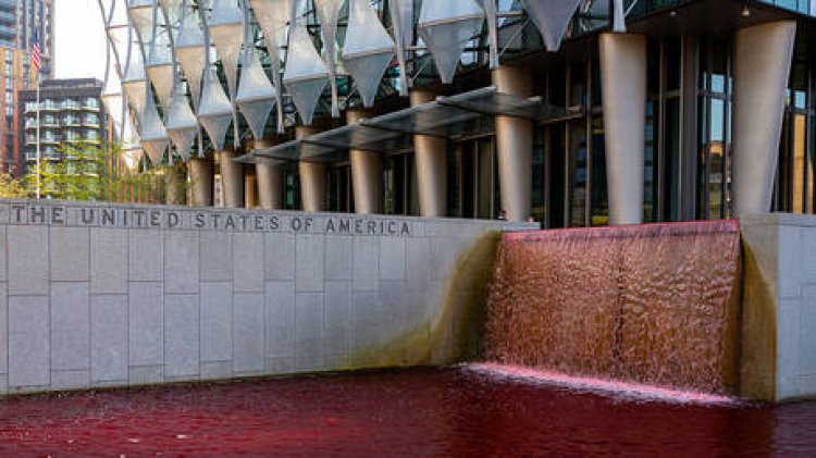 The waters around the US embassy appeared ‘blood-red’ in response to events in Gaza