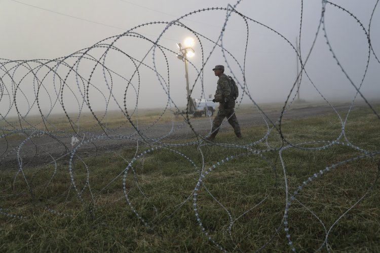 Trump grants military authority over a section of federal land along the US southern border
