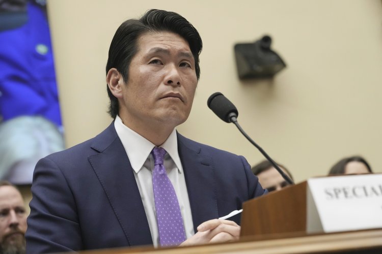 Robert Hur Makes a Comeback