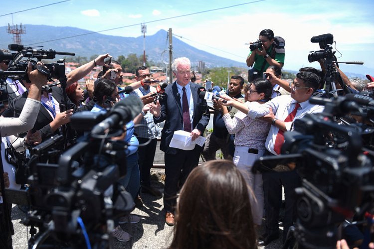 Trump Supporters and Democrats at Odds Over Van Hollen's Trip to El Salvador