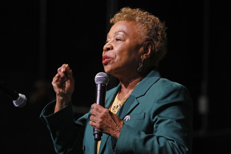 Barbara Lee Leads in Oakland Mayor's Contest, Holds Off on Claiming Win