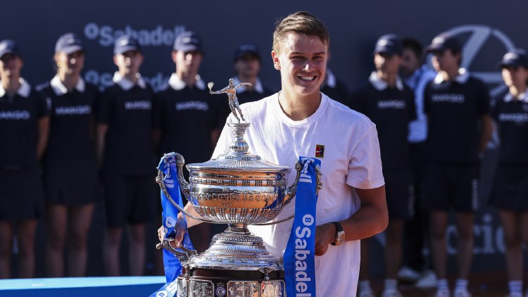 Holger Rune Upsets Carlos Alcaraz and Triumphs in Barcelona Final