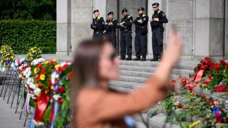 Under Strict Police Oversight in Berlin, 'Immortal Regiment' Pays Tribute to Soviet WWII Veterans